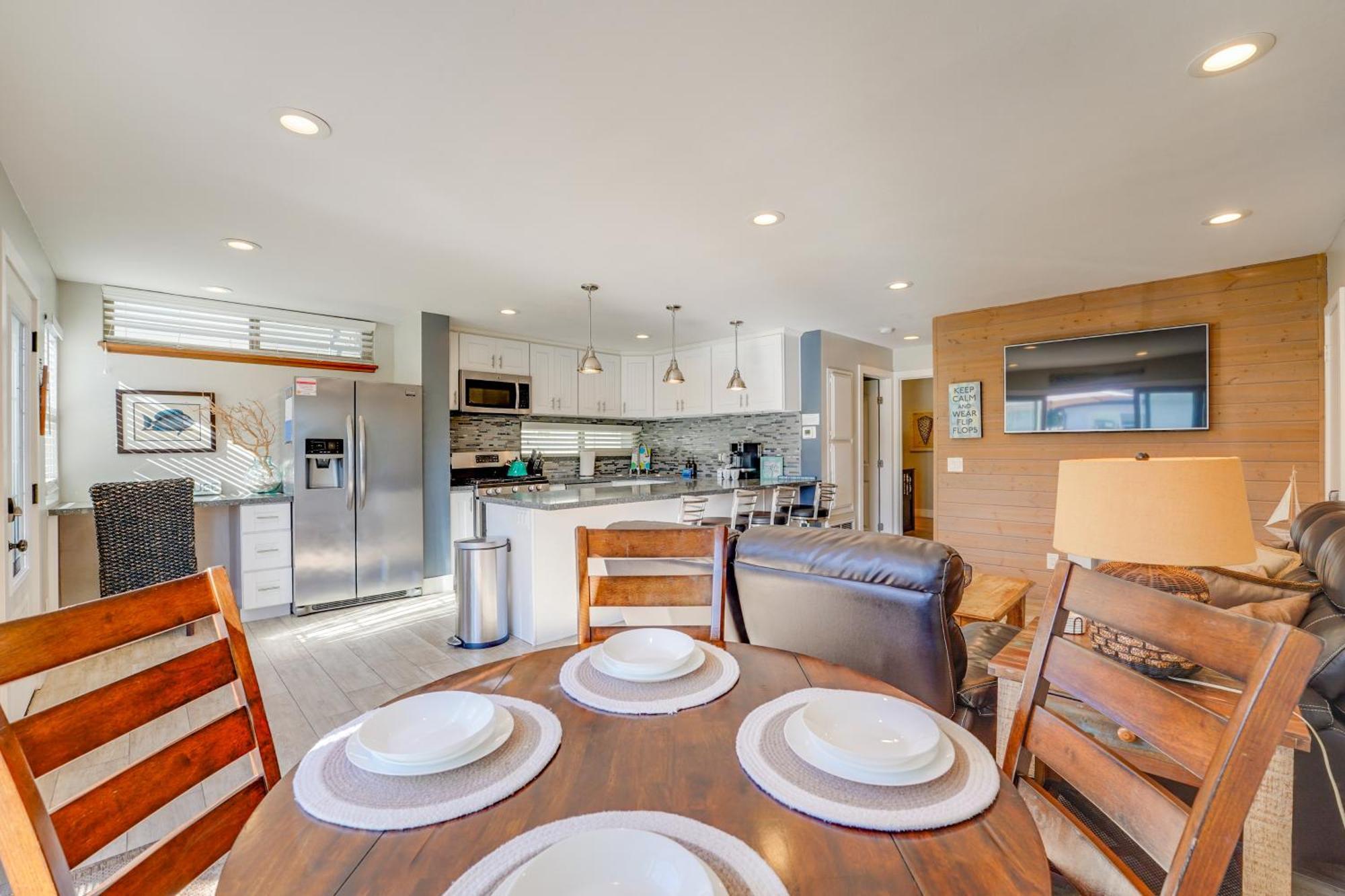 Holiday home Stunning - Large Patio, Parking, Ac & Dog Friendly!