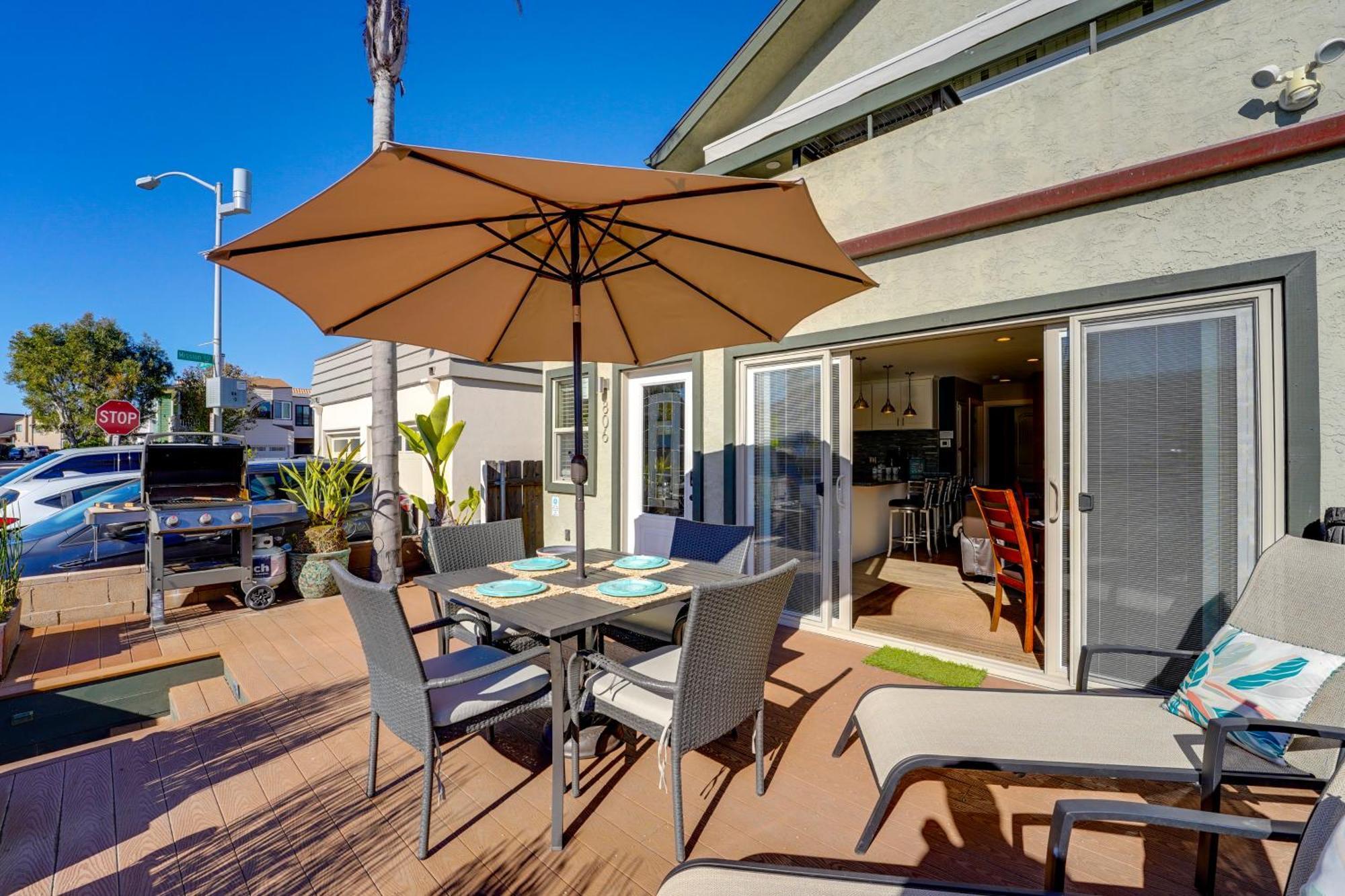 Holiday home Stunning - Large Patio, Parking, Ac & Dog Friendly! *
